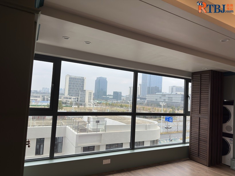 阳台百叶折叠门2.jpg