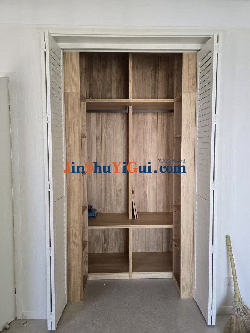 衣柜椴木百叶折叠门1.jpg