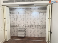椴木百叶折叠柜门+上下轨道+隐形铰链+挡板+隐藏式拉杆安装完工图