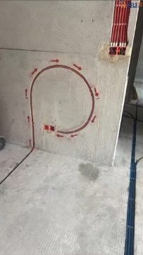 水电这样走，真的好吗？后期家具上墙安装时，打破管线责任算谁的呢？阿东师傅看着瑟瑟发抖