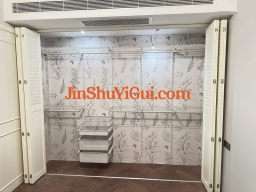 椴木百叶折叠柜门+上下轨道+隐形铰链+挡板+隐藏式拉杆安装完工图